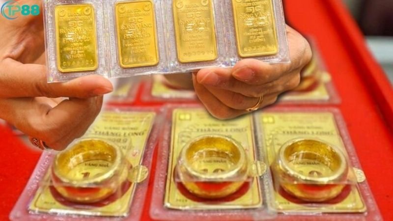 Nên Mua Vàng Nhẫn Hay SJC Tháng 4 Để Tối Ưu Lợi Nhuận? 3 mua-vang-2