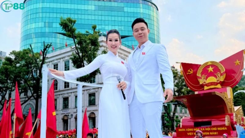 Võ Hạ Trâm Chia Sẻ Về "Ca Khúc 2 Tỷ View" - Hé Lộ Điều Chưa Ai Biết 3 vo-ha-tram-2